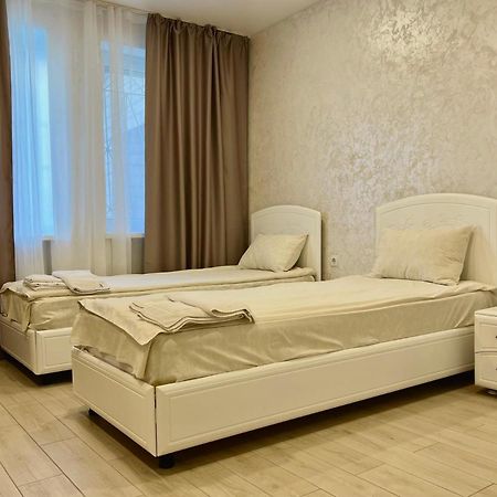 Hotel Lime Kiev Bagian luar foto