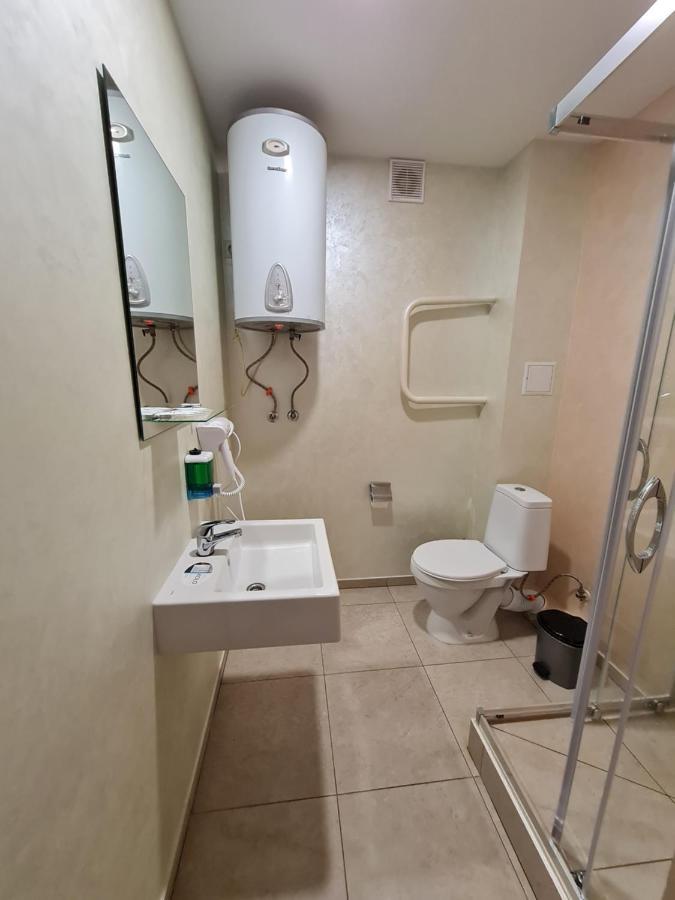 Hotel Lime Kiev Bagian luar foto