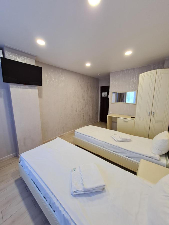 Hotel Lime Kiev Bagian luar foto