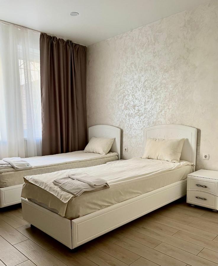 Hotel Lime Kiev Bagian luar foto