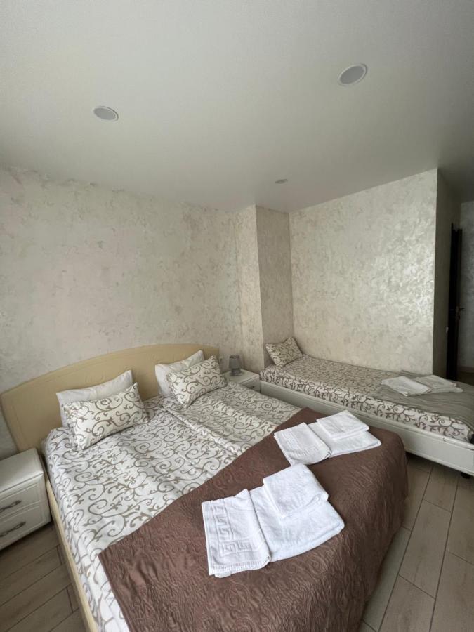 Hotel Lime Kiev Bagian luar foto