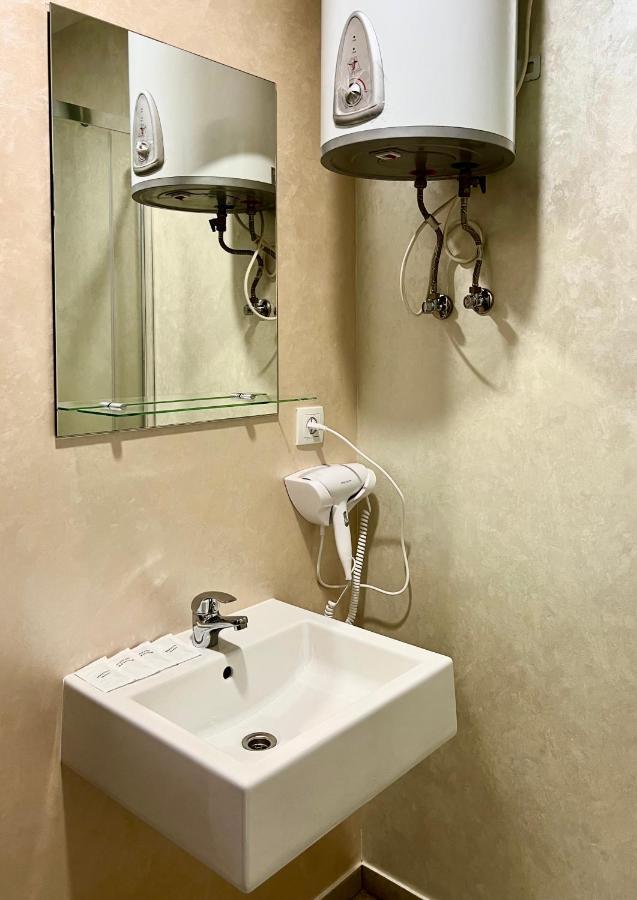 Hotel Lime Kiev Bagian luar foto